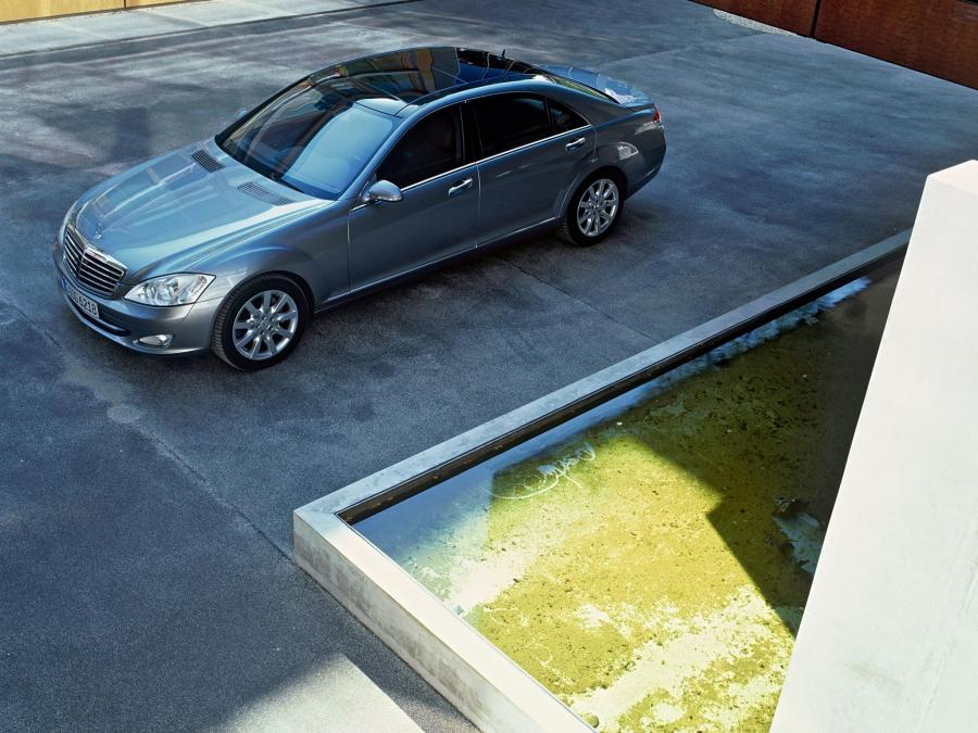  Mercedes-Benz S500 (W221) 2005 года  (фото 28 из 31)